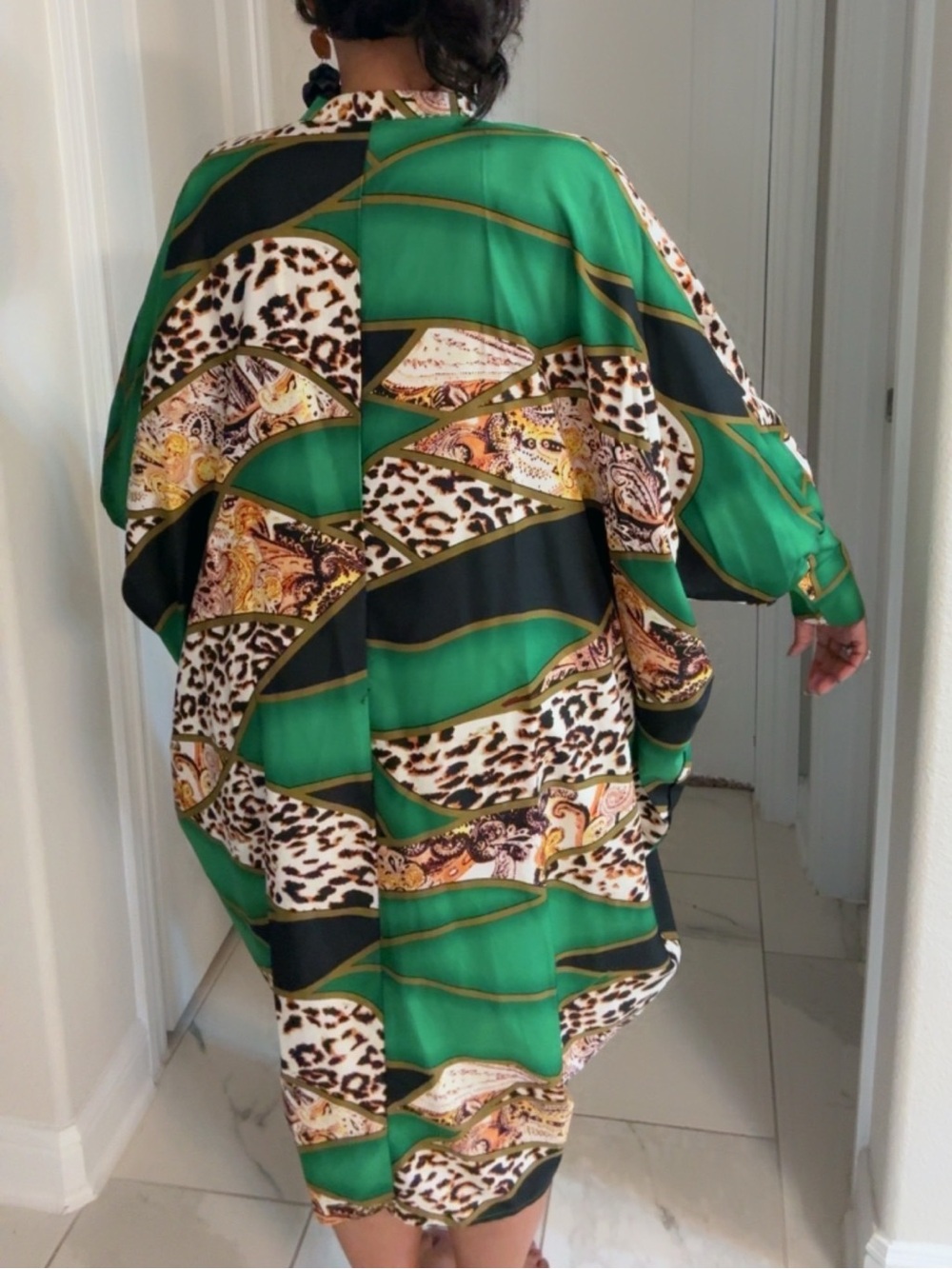 Green Printed Midi Dress with Keyhole Neckline and Relaxed Sleeves - Picture 3 of 4